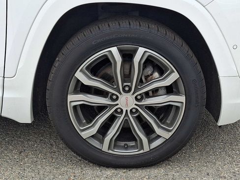 Used 2020 GMC Terrain Denali w/ Denali Premium Package AWD/4WD image 8