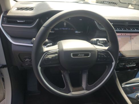 Used 2023 Jeep Grand Cherokee L Limited RWD image 15