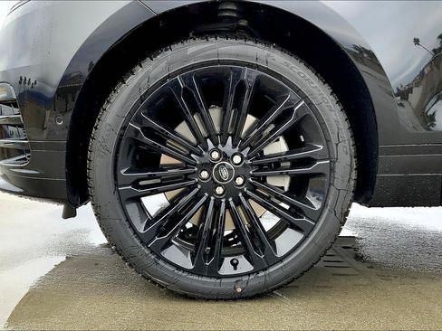 New 2026 Land Rover Range Rover Velar Dynamic SE image 17