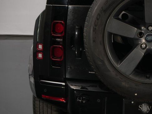 Used 2023 Land Rover Defender 110 X-Dynamic SE AWD/4WD image 17