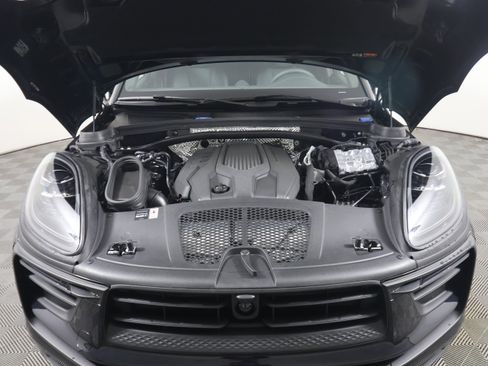 Used 2025 Porsche Macan image 22