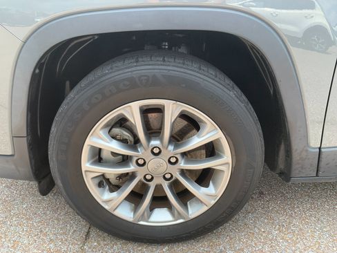 Used 2022 Jeep Cherokee Latitude Lux FWD image 34