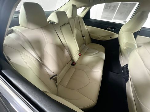Used 2019 Toyota Avalon XLE image 26