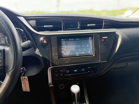 Used 2017 Toyota Corolla LE w/ Carpet Mat Package (TMS) FWD image 22