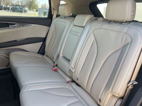 Used 2019 Lincoln Nautilus Select image 13