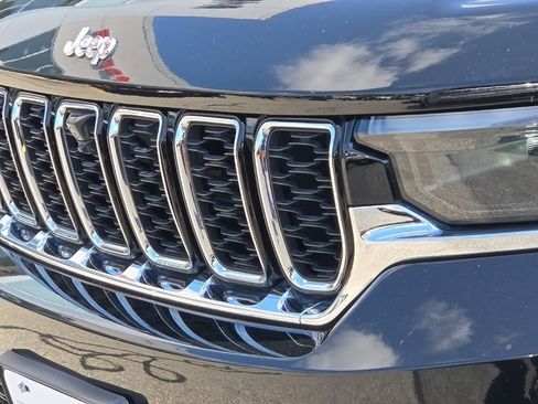Certified 2023 Jeep Grand Cherokee Limited w/ Luxury Tech Group II AWD/4WD image 6
