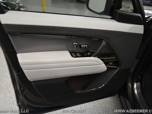 Used 2024 Land Rover Range Rover Sport SE image 38