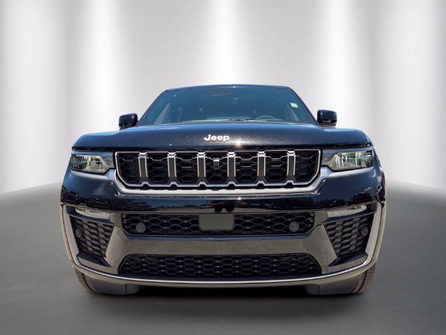 New 2026 Jeep Grand Cherokee Limited w/ Luxury Tech Group II RWD image 2