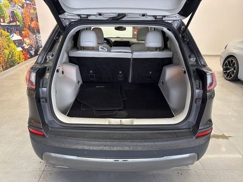 Used 2019 Jeep Cherokee Limited image 48