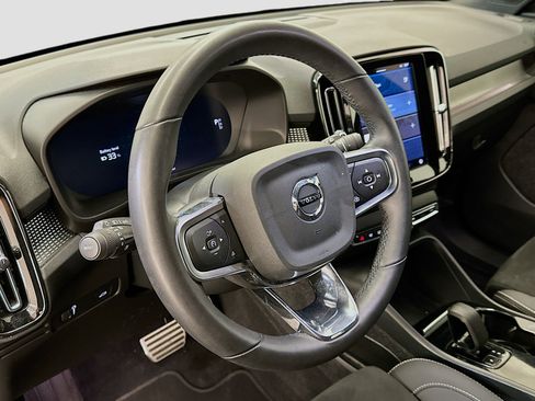 Used 2022 Volvo XC40 P8 Recharge Ultimate image 18