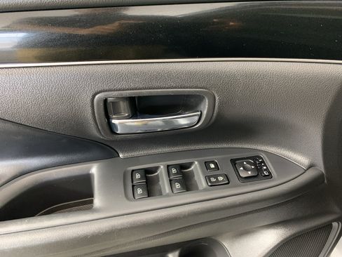 Used 2020 Mitsubishi Outlander SE FWD image 14