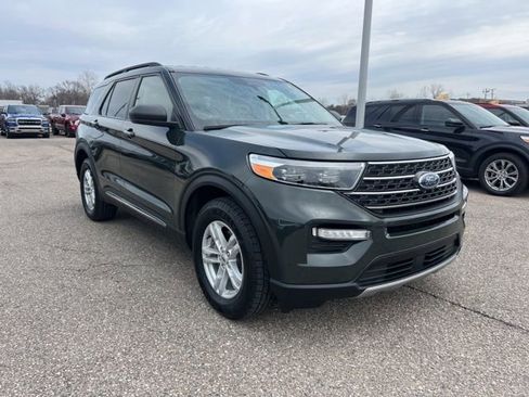 Certified 2022 Ford Explorer XLT w/ Equipment Group 202A image 3