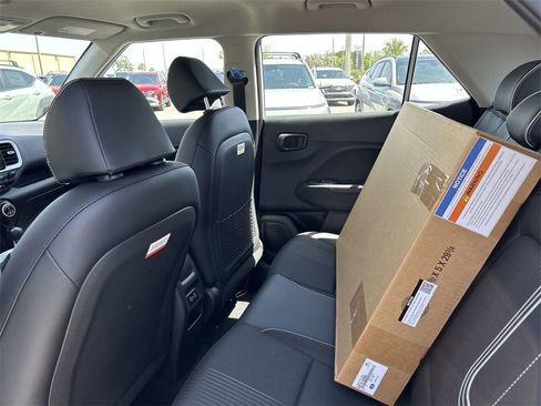 New 2025 Hyundai Venue Limited image 19