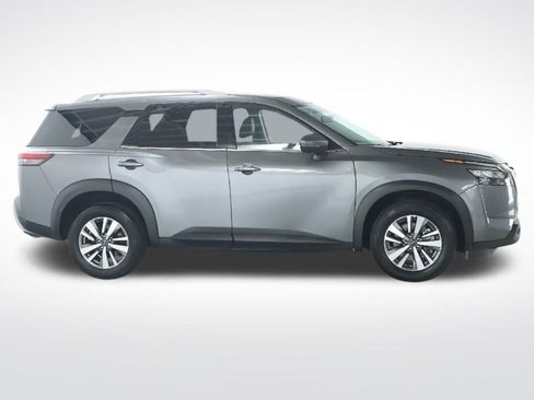 Used 2025 Nissan Pathfinder SL AWD/4WD image 12