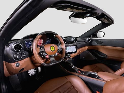 Used 2020 Ferrari Portofino RWD image 3