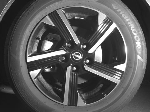 Used 2025 Nissan Sentra SV image 12