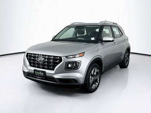 Used 2025 Hyundai Venue SEL FWD image 3