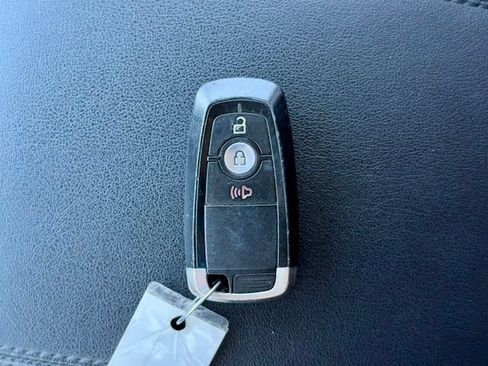 Used 2017 Ford Edge SE FWD image 34