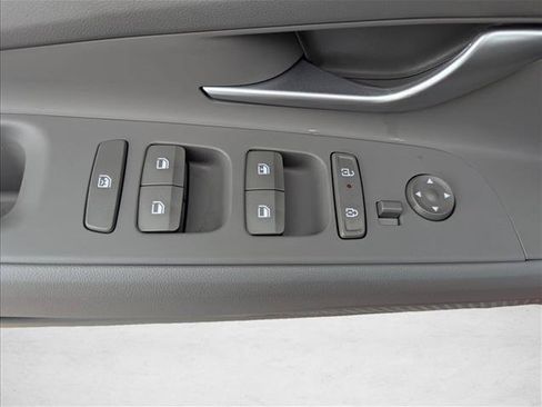 Certified 2026 Hyundai Elantra SE w/ Cargo Package FWD image 10