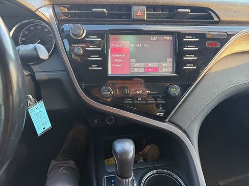 Used 2019 Toyota Camry SE image 10