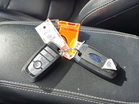 Used 2021 Ford Escape SEL image 43