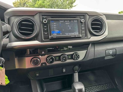 Used 2017 Toyota Tacoma SR5 AWD/4WD image 30