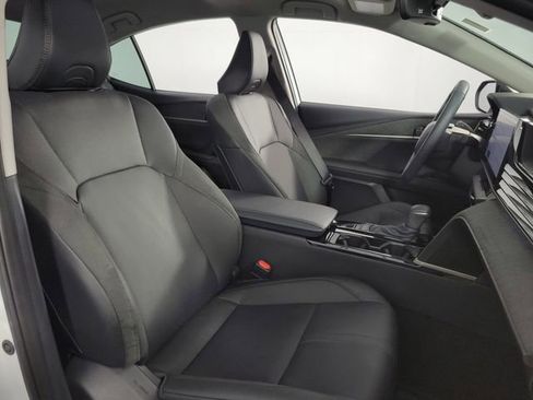 Used 2025 Toyota Camry XLE FWD image 16