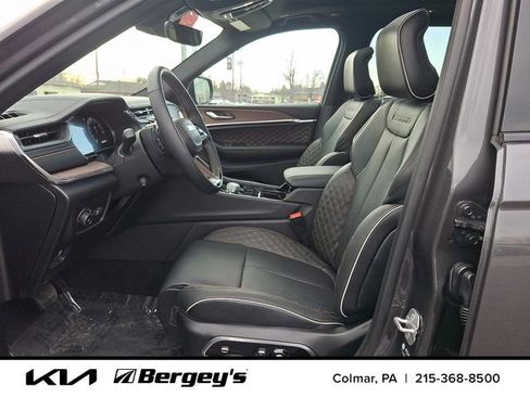 Used 2025 Jeep Grand Cherokee L Summit image 17