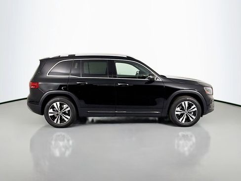 Used 2025 Mercedes-Benz GLB 250 4MATIC image 8
