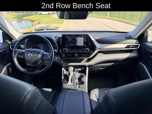 Used 2020 Toyota Highlander XLE AWD/4WD image 7