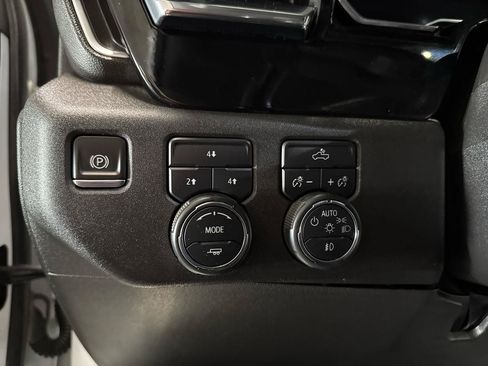 Used 2024 Chevrolet Silverado 2500 LT AWD/4WD image 12