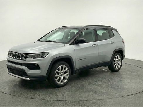 Used 2025 Jeep Compass Limited image 3