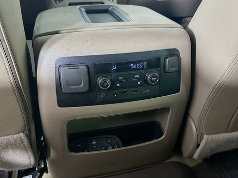 Used 2019 GMC Yukon SLT w/ Open Road Package AWD/4WD image 28