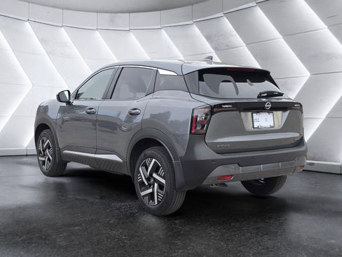 Used 2025 Nissan Kicks SV image 5