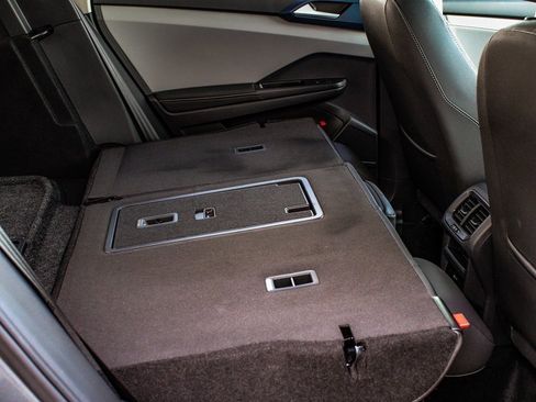 Used 2024 Volkswagen Taos SE w/ Panoramic Sunroof Package image 38