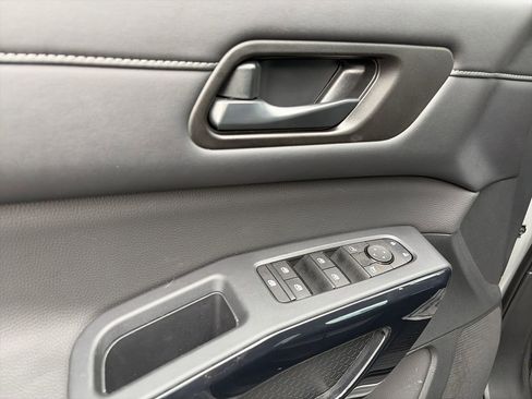 Certified 2025 Nissan Pathfinder S image 27