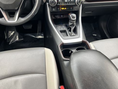 Used 2019 Toyota RAV4 Limited image 23