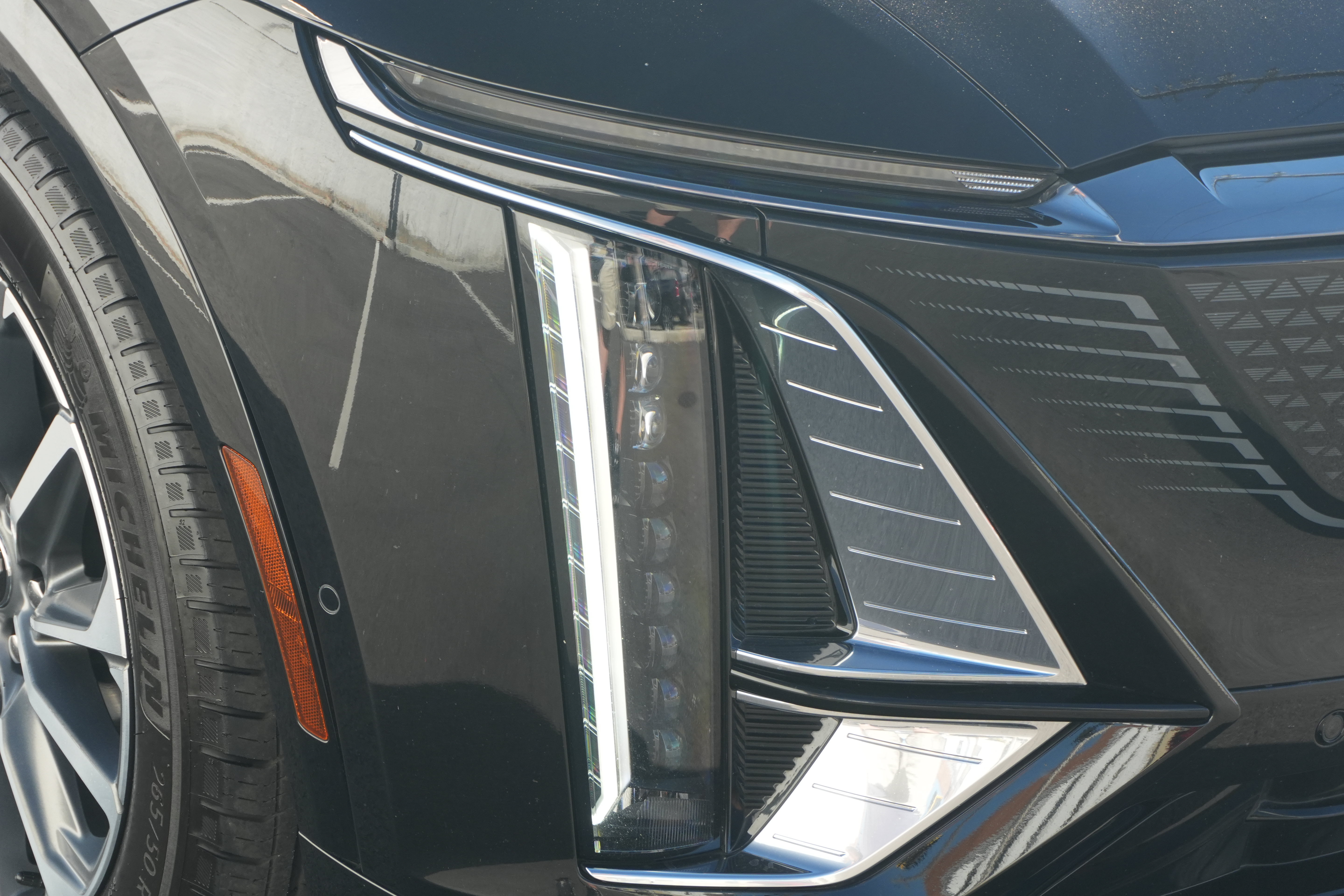 Used 2024 Cadillac Lyriq Sport w/ LPO, Floor Liner Package AWD/4WD image 14