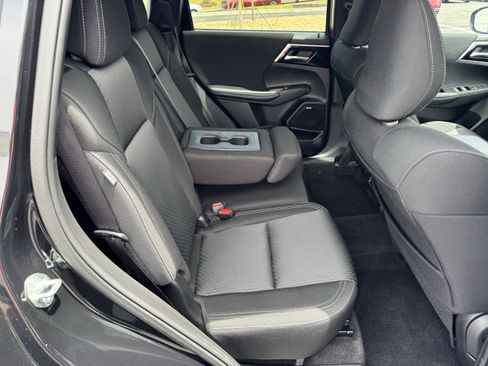 Used 2025 Mitsubishi Outlander ES FWD image 15