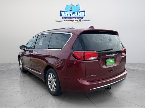 Certified 2020 Chrysler Pacifica Touring-L w/ Premium Audio Group image 3