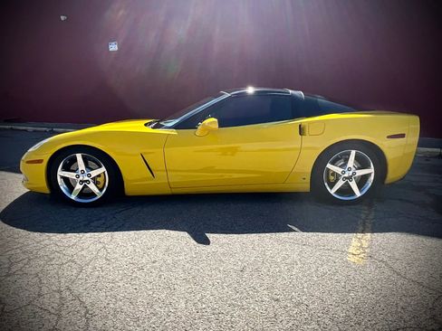 Used 2007 Chevrolet Corvette Coupe w/ Preferred Equipment Group image 2