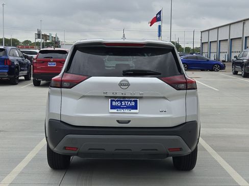 Used 2023 Nissan Rogue SV image 5