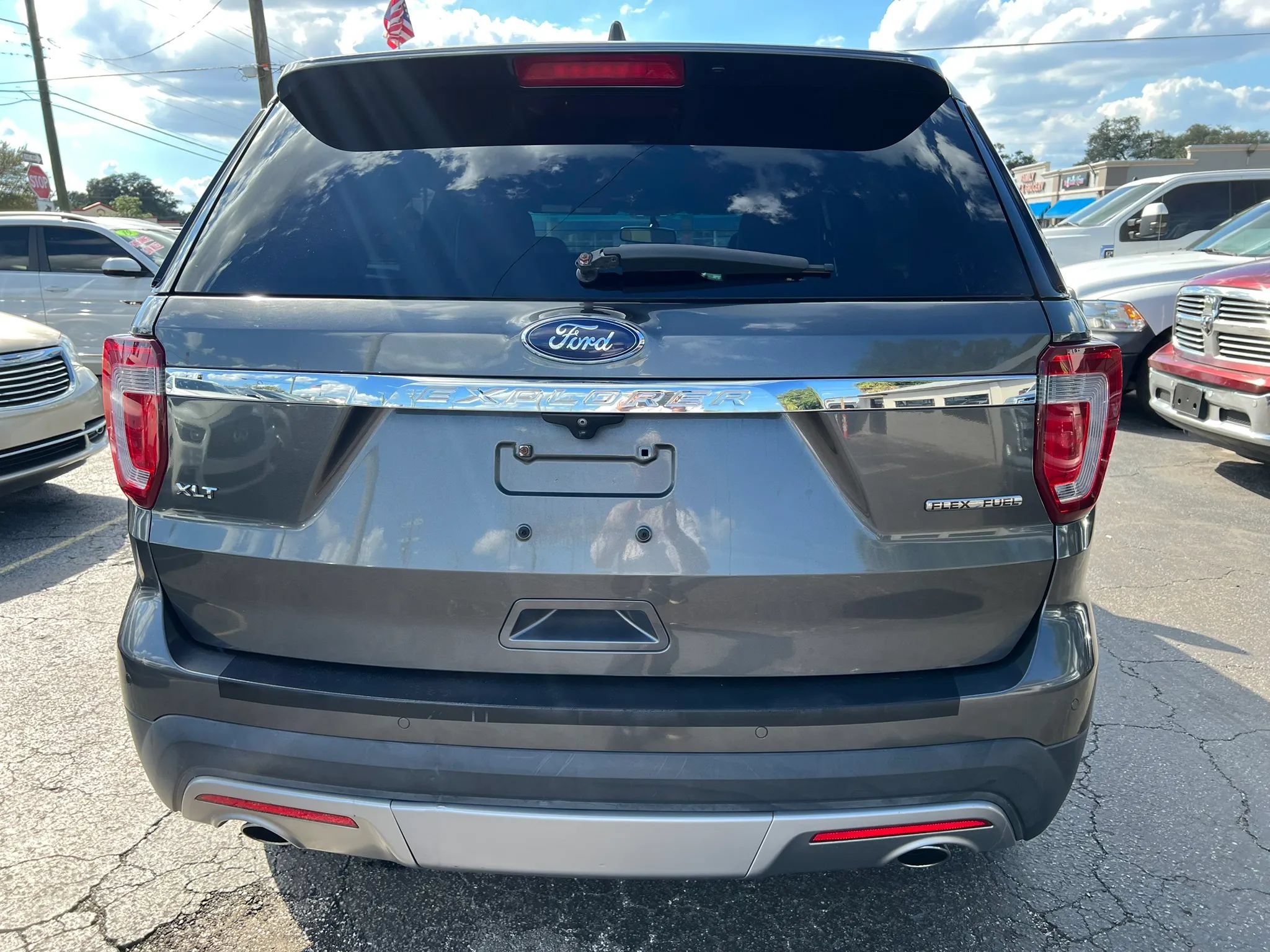 Used 2016 Ford Explorer XLT w/ Equipment Group 202A FWD image 5