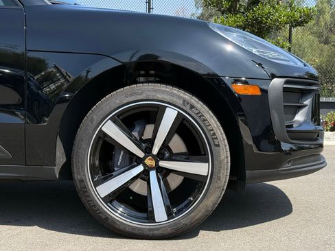 Used 2026 Porsche Macan AWD/4WD image 12