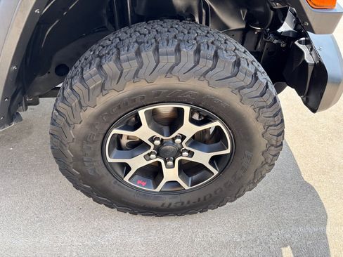 Used 2020 Jeep Wrangler Unlimited Rubicon w/ Cold Weather Group AWD/4WD image 42