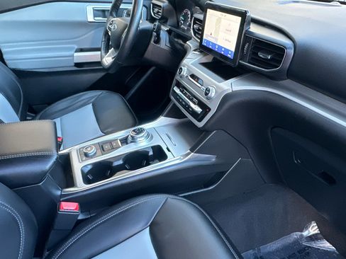 Certified 2022 Ford Explorer XLT w/ Equipment Group 202A image 18