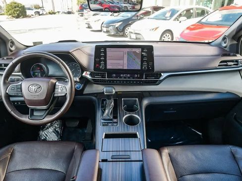 Used 2021 Toyota Sienna Platinum image 15