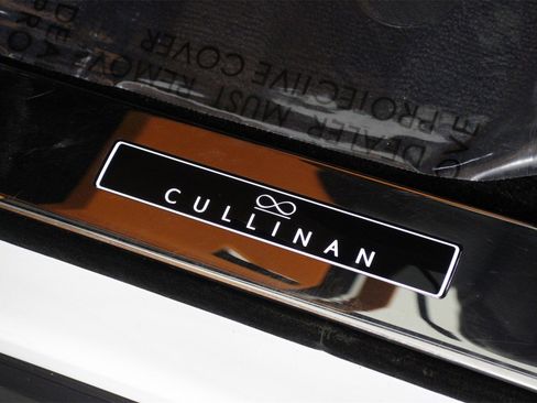 Certified 2024 Rolls-Royce Cullinan Black Badge image 17