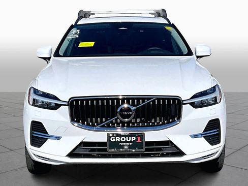 Used 2022 Volvo XC60 B5 Momentum w/ Climate Package image 3