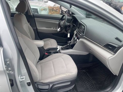 Used 2019 Hyundai Elantra SE FWD image 26